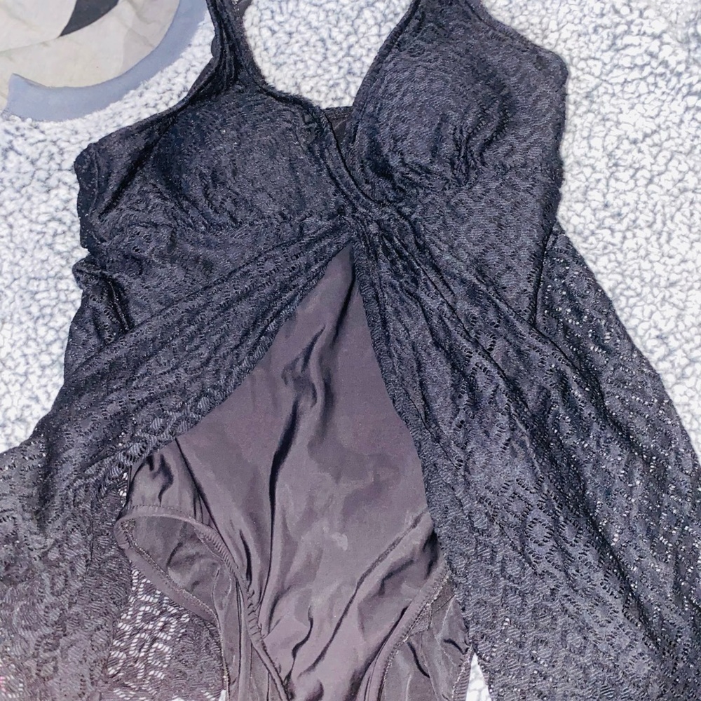 Swimsuit - Picture 4 of 5
